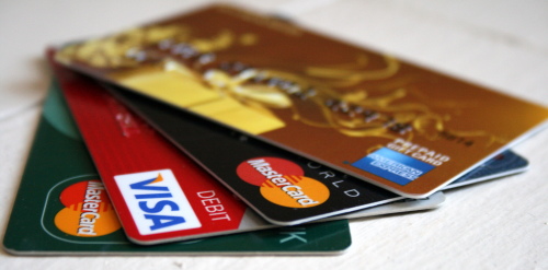 在美國生活你需要申請多少張信用卡？