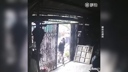 【1.27中國速瞄】村婦汽油彈擊退300大漢