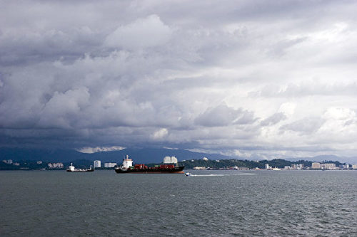 马来西亚一载有28名中国游客船只失联