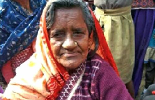 印度老妇被水葬40年后奇迹返家