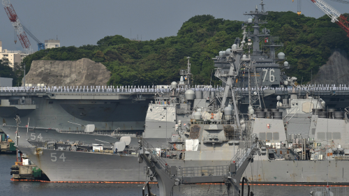 “里根号”航舰战斗群本次的演习包括与韩国海军一起进行探测、追踪、拦截朝鲜弹道导弹的高强度演练。(16:9) 
