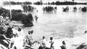 1938年6月6日，日軍佔領河南開封，直逼鄭州。國軍炸毀鄭州花園口黃河堤阻止日軍南下。