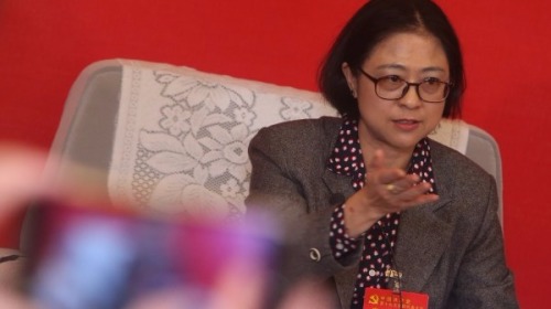 正在北京大学攻读博士班的台籍生王裕庆表示想效仿卢丽安加入共产党。