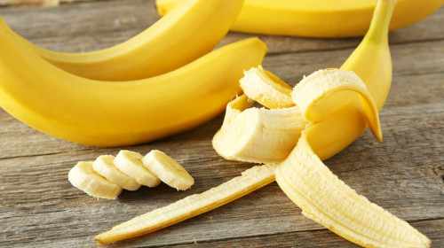香蕉含钾丰富，也是一种能治疗关节炎的食物。