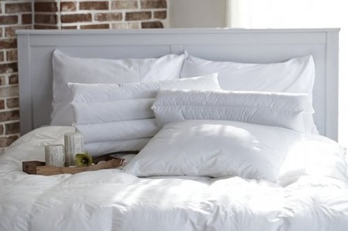 枕頭的高度一般是因人而異，但並不是枕頭越高越好。
