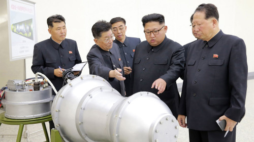 叛逃韩国的前朝鲜驻英国公使太永浩(Thae Yong Ho)透露，金正恩因为内心有极度强烈的“不安全感”，才疯狂地发展核武器。(16:9) 