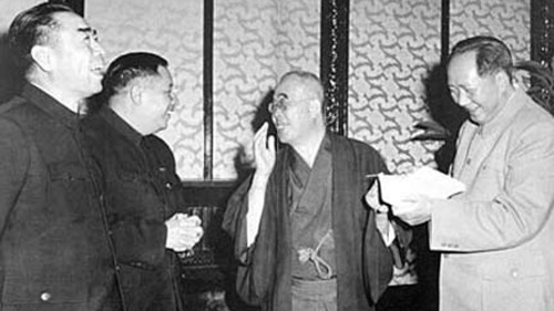 毛澤東（右）和其主要幫凶周恩來。