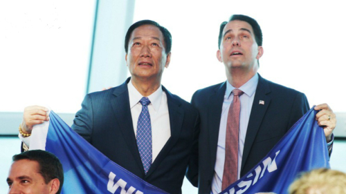 11月11日，鴻海集團董事長郭台銘正式與美國威州簽百億合約。