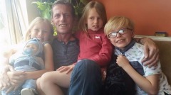 英9歲女孩猜中老爸支付密碼之後......(圖)