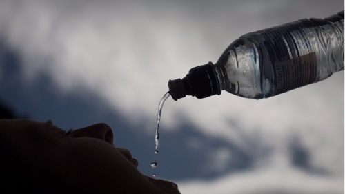 百年來最大騙局瓶裝水算是之一嗎？
