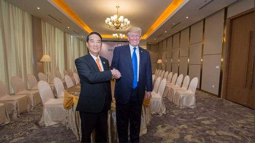 去年宋楚瑜代表台湾参加越南APEC，与美国总统川普进行非正式会面