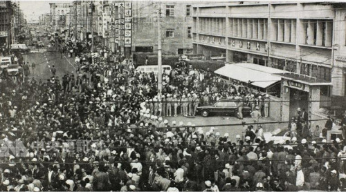 1977年发生的“中坜事件”是台湾民主运动的重要分水岭。
