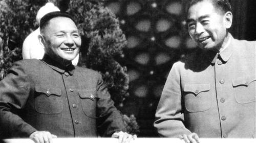 1963年10月1日，周恩來和鄧小平在天安門城樓上