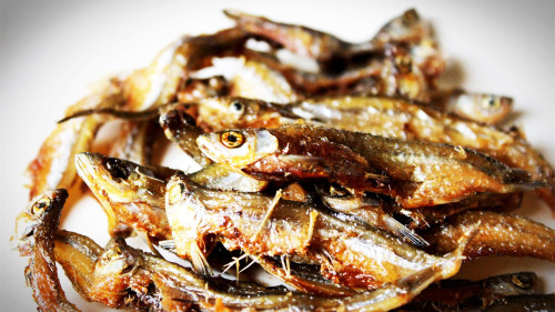 在最新的致癌物清單中，「中式鹹魚」（Salted fish,Chinese-style）被赫然列入第116項「一級致癌物」中，與以往被人們熟知的煙、酒、檳榔等等同列。(16:9) 