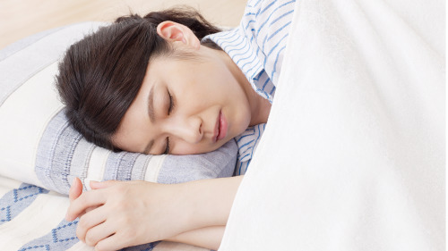 有資料表明，大約70%的人在睡夢中抖過。