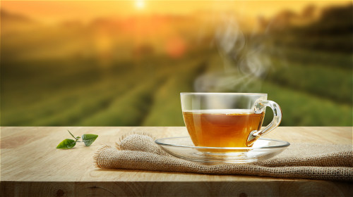 午後喝青茶或者綠茶最好。
