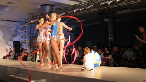 2008年俄羅斯葉卡捷琳堡市舉行的一場時裝秀活動(美國之音白樺)