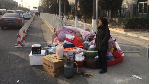 北京大興區新建村一所公寓發生大火後，當局就開始「集中清理低端人口」