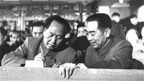 文化大革命中周恩來緊跟毛澤東，狼狽為奸，積極貫徹其每一項關於文革的指示。