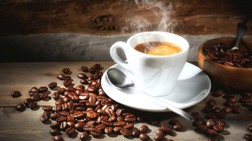 每天摄入的咖啡因勿过多，适量即可。