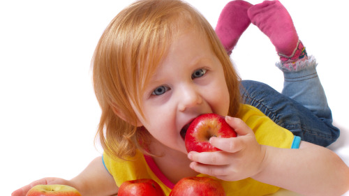 宝宝多吃苹果有增进记忆、提高智能的效果。