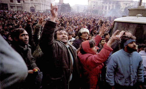 1989年，罗马尼亚，布加勒斯特街头的示威者
