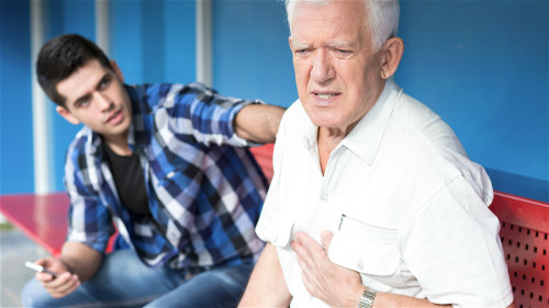 无论是哪种原因造成胸闷胸痛，都轻忽不得，需要赶紧就医。
