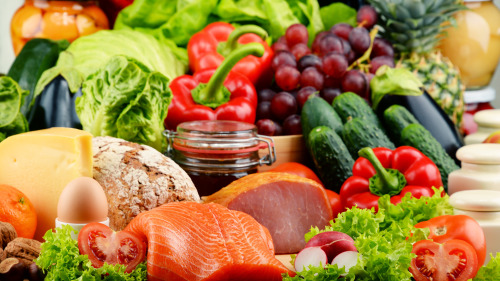 均衡食用魚肉蔬果可預防動脈硬化。