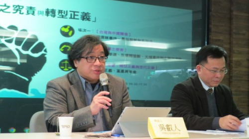 遭港府拒签的台湾学者吴叡人（图左）感叹香港已无自由。