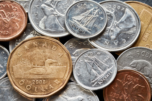 1985年加拿大的一項法律規定只有在購買超過10加元的東西時才能用硬幣付款。