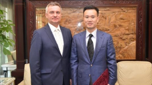 捷克总统首席顾问内耶德利及叶简明（右）