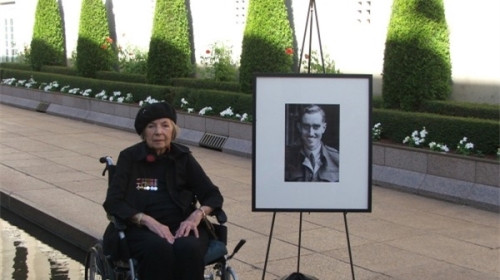 罗玛今年九十多岁，丈夫罗伯特因参加二战而阵亡。