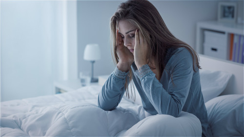 長期失眠，睡眠質量不好，甚至在半夜醒來，可能是肝病。