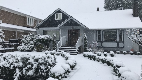 加拿大温哥华的华人朋友们注意了，下周就有机会看到雪了。然而此时却要留意一项规定，否则即有可能遭到法庭传唤并罚款。