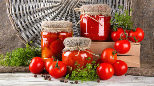 番茄的皮中也含有维生素、矿物质、膳食纤维和大量的番茄红素。