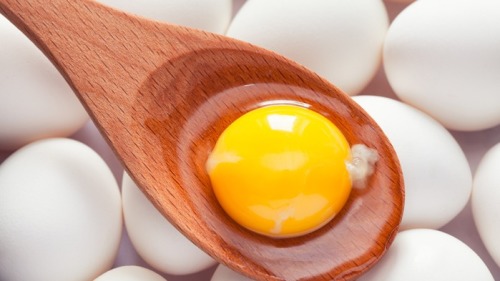 蛋黄的颜色越黄，对眼睛健康越有好处。
