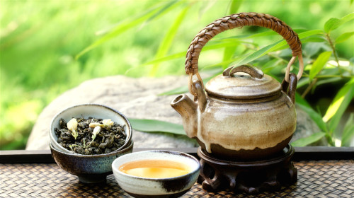 经常喝绿茶可改善肝脏功能。
