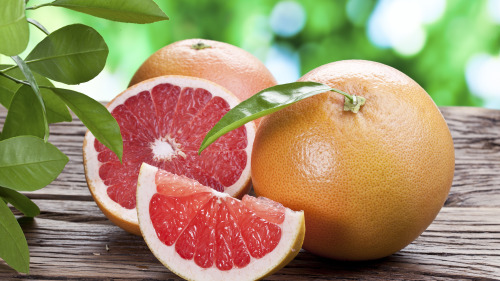 葡萄柚可以淨化思緒、提神醒腦。