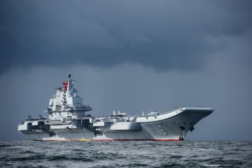 中国“辽宁号”舰队再次穿越台湾海峡中线以西向西南航行，引发关注。