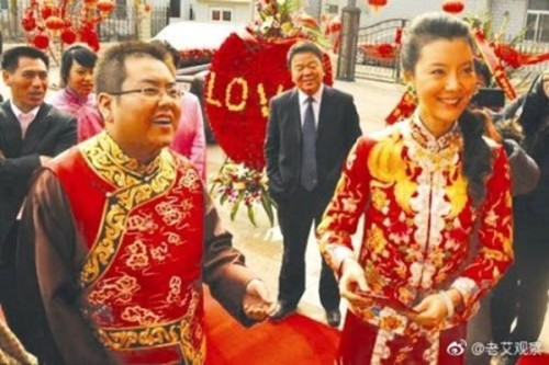 2010年1月，李兆會迎娶女明星車曉，在山西舉行了一場盛況空前的中式婚禮。