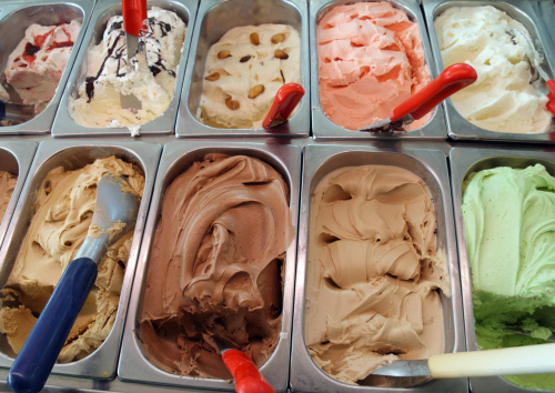 世界上制作冰淇淋最有名气的国家是意大利和美国。
