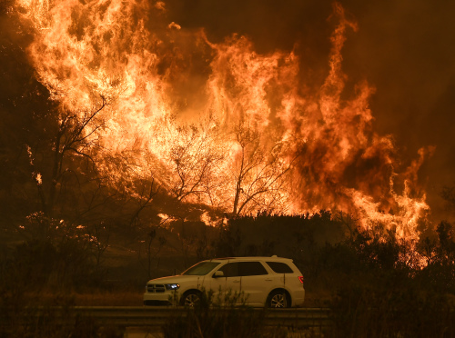 6場山火肆虐川普宣布加州進入緊急狀態組圖/視頻