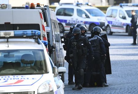 攻擊巴黎羅浮宮男子疑為埃及國民