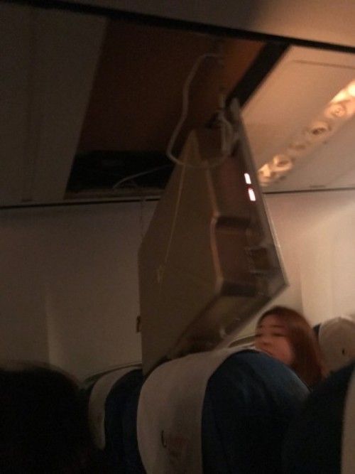 陸航客機傳天花掉下機艙燈滅