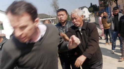 BBC湖南採訪慘遭暴打外國記者協會譴責暴行