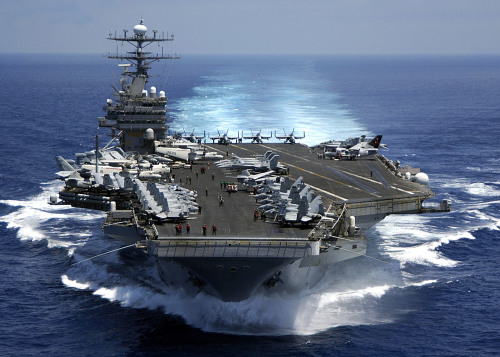 美国海军尼米茲級（Nimitz）卡爾文森號航空母艦（USS Carl Vinson）驶向朝鲜半岛