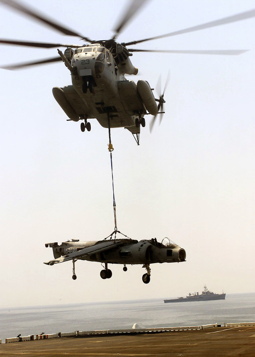 CH-53E超级种马吊挂报废战机