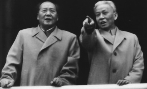 劉少奇與毛澤東在一起的合影。
