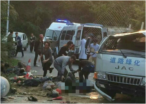 郴州市突發嚴重交通事故，多人躺臥路上生死不明。