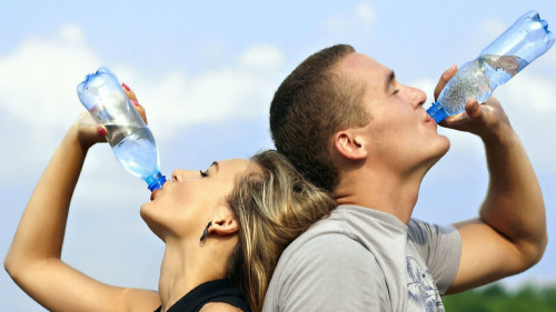 每天至少要喝1200毫升的水才足夠身體所需。